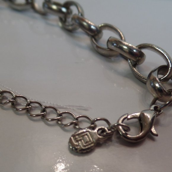 JLO Silvertone Floral Mesh Necklace 22" - Picture 5 of 12